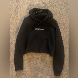 PrettyLittleThing logo black crop hoodie
